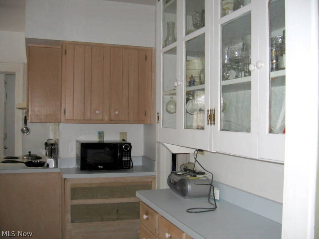 2587 Exeter Road Cleveland, OH 44118 - Photo 11 of 15 Gallery Image 11