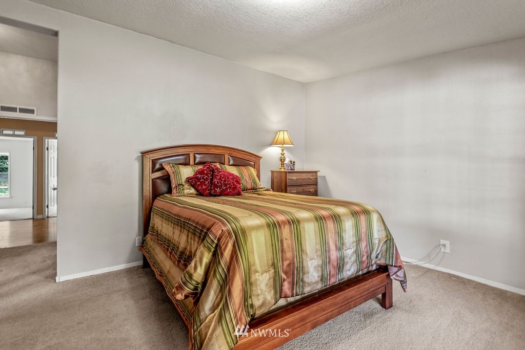 207 Apple Creek Road Longview, WA 98632 - Photo 12 of 33 a bedroom with a bed and a potted plant on dresser