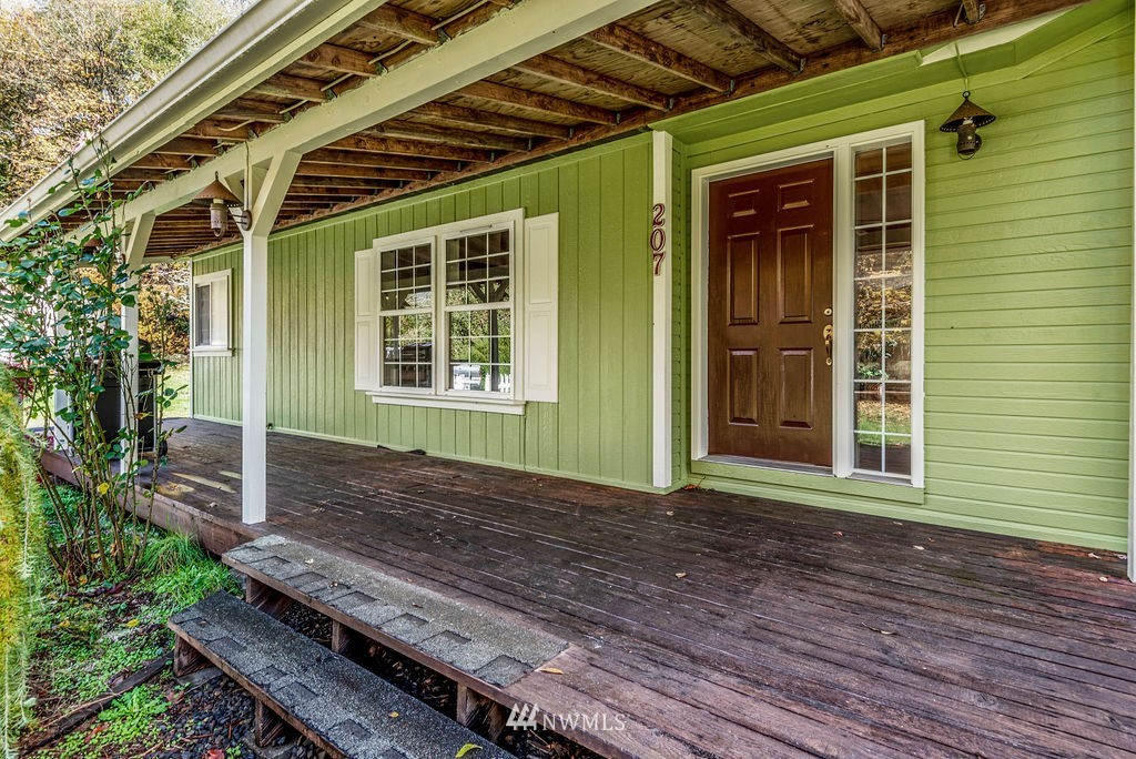 207 Apple Creek Road Longview, WA 98632 - Photo 23 of 33 a view of a house with a house