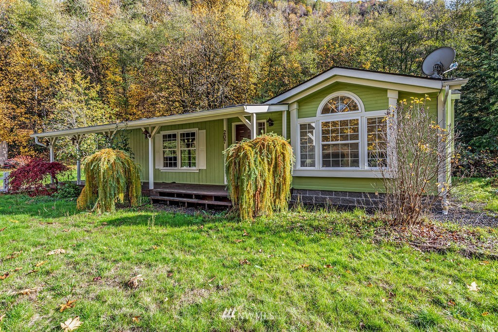207 Apple Creek Road Longview, WA 98632 - Photo 24 of 33 a front view of a house with garden