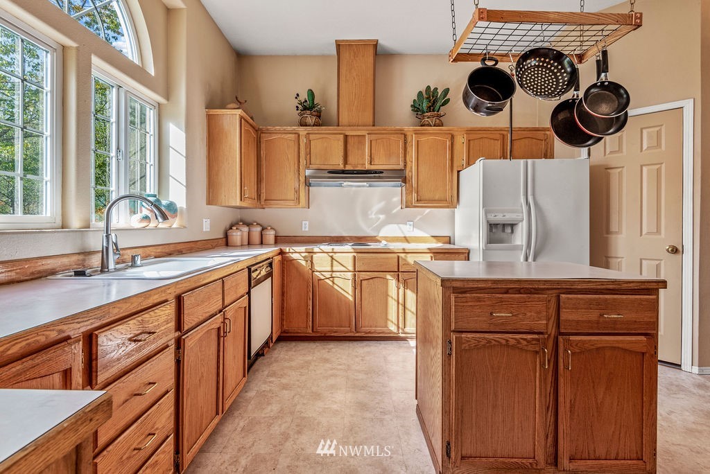 207 Apple Creek Road Longview, WA 98632 - Photo 5 of 33 a kitchen with stainless steel appliances a sink a stove and a wooden floors