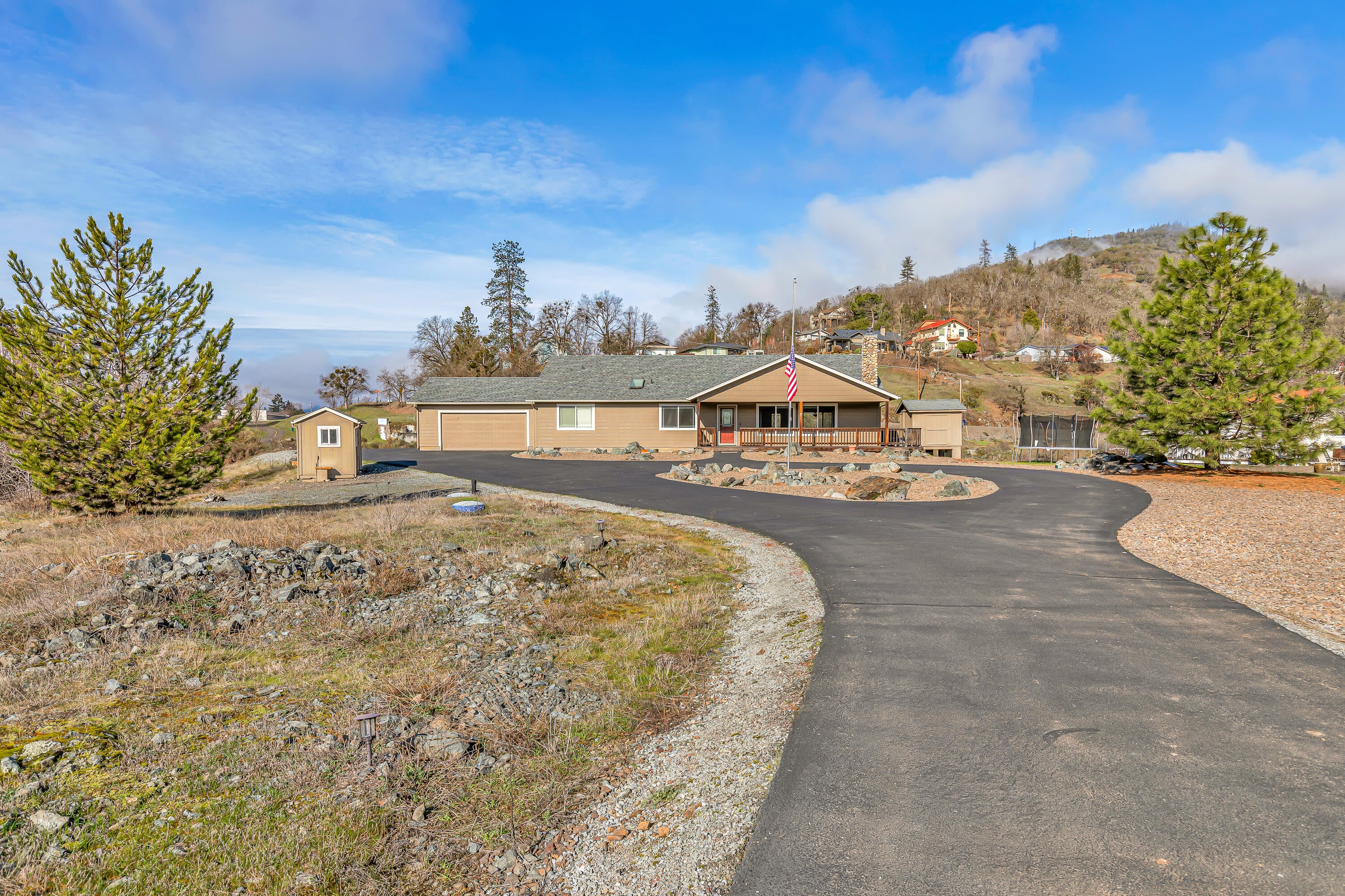 205 Upper River Road Gold Hill, OR 97525 - Photo 2 of 29 2