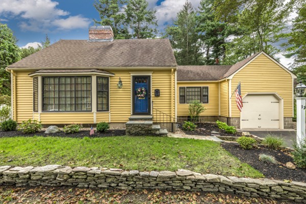 13 Mitchell Road Lynnfield, MA 01940 - Photo 3 of 30 Gallery Image 3