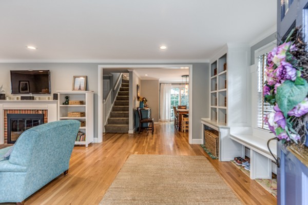 13 Mitchell Road Lynnfield, MA 01940 - Photo 4 of 30 Gallery Image 4