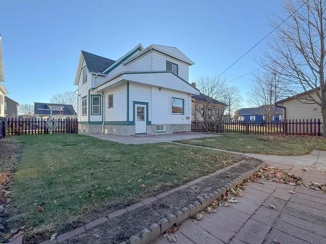 $179,900 | 1512 16th Avenue, Menominee, MI 49858