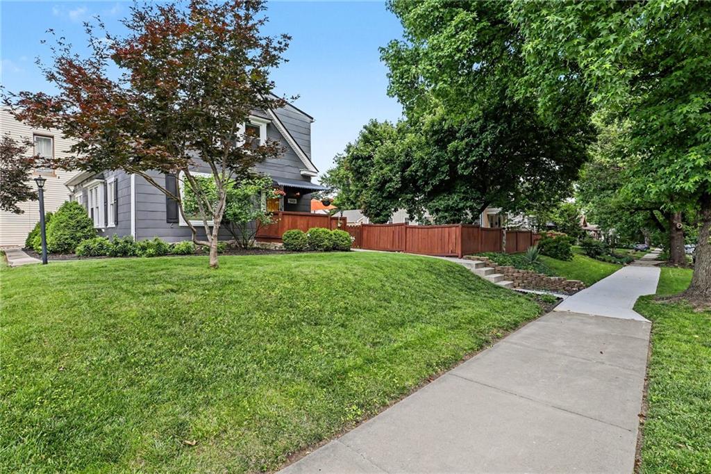 5901 Rockhill Road Kansas City, MO 64110 - Photo 4 of 29