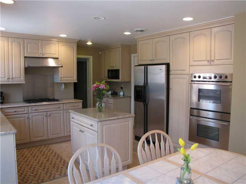 316 Wildberry Road Fox Chapel, PA 15238 - Photo 9 of 20 Kitchen. Updated eat-in kitchen with stainless appliances including: double ovens, refrigerator,dishwasher and gas range. Custom storage within cabinetry and wonderful glass door display cabinetry adjacent to eat-in area.