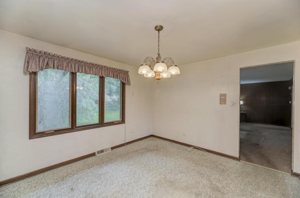 8017 Sawyer Road Darien, IL 60561 - Photo 12 of 35