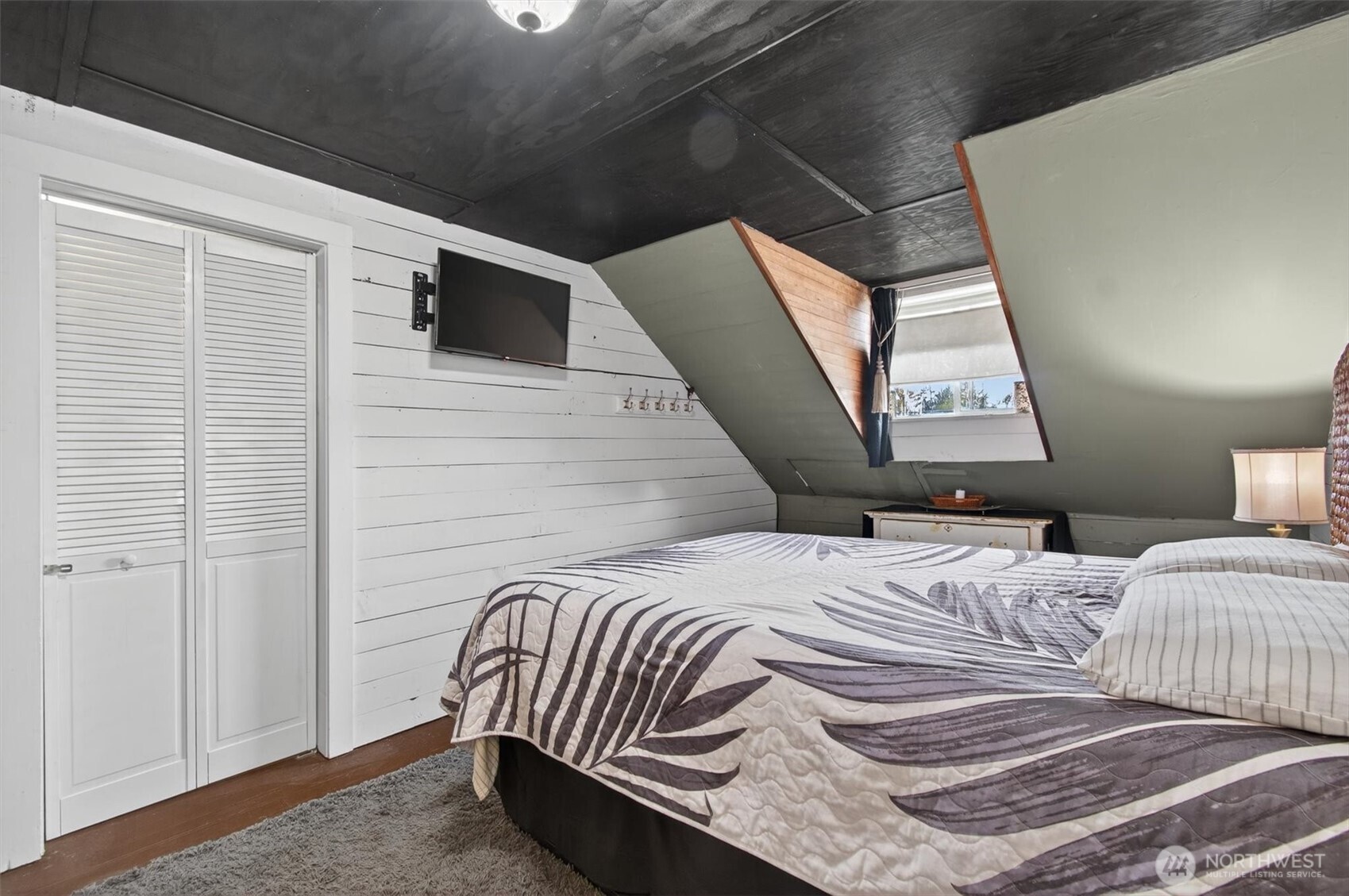 8 Fairgrounds Road Skamokawa, WA 98647 - Photo 32 of 40 a bedroom with a bed and a window
