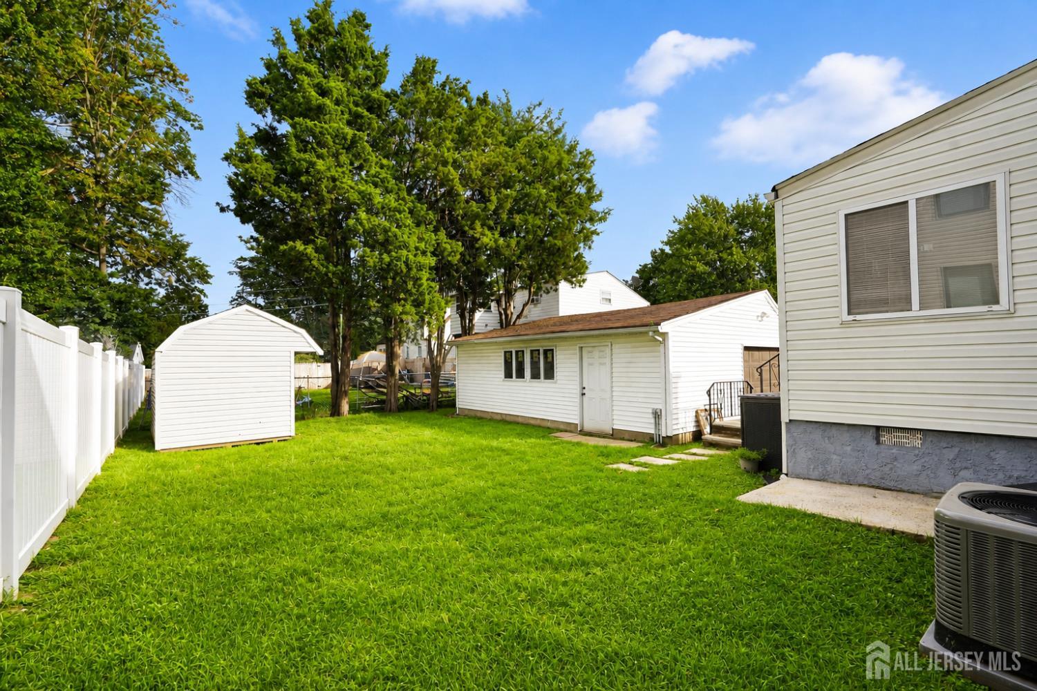 193 Old Road Sewaren, NJ 07077 - Photo 12 of 38 Gallery Image 12