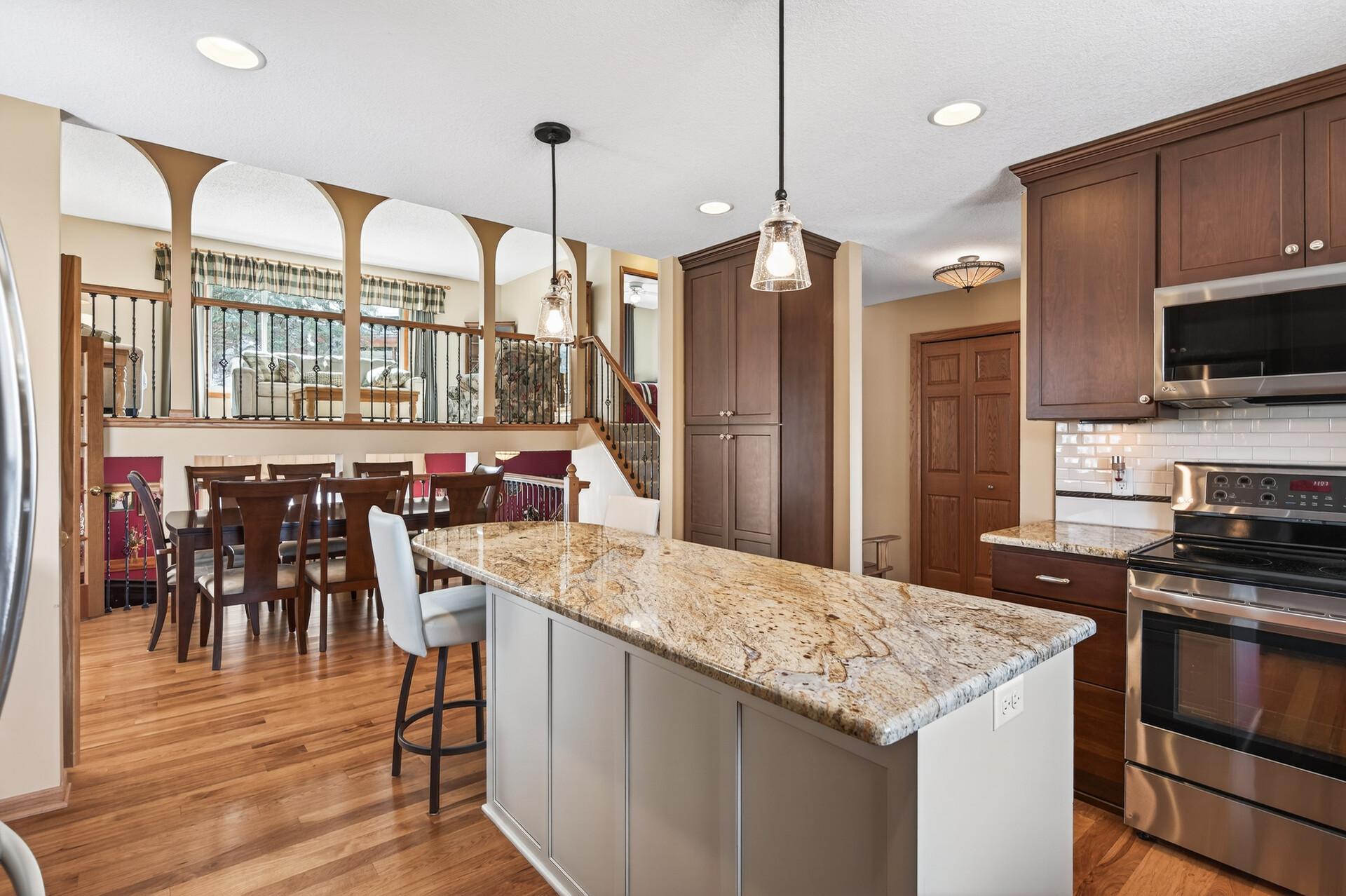 3501 West 99th Street Minneapolis, MN 55431 - Photo 4 of 15