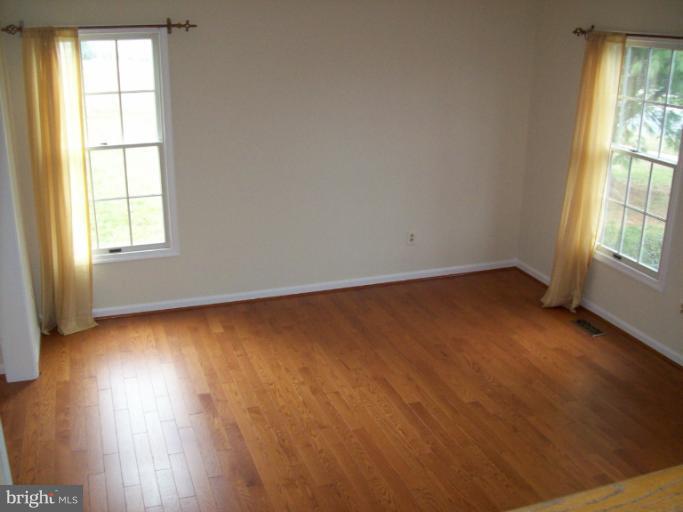 14120 Eternity Road Germantown, MD 20874 - Photo 22 of 29 Living Room