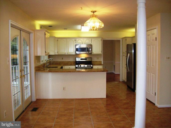 14120 Eternity Road Germantown, MD 20874 - Photo 23 of 29 Kitchen