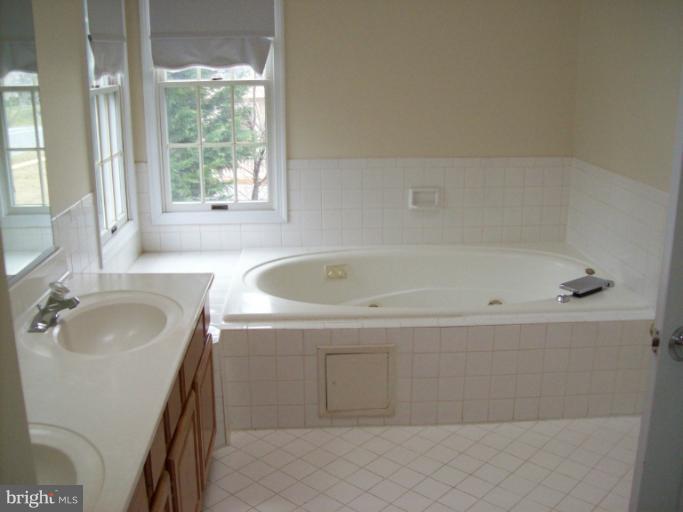 14120 Eternity Road Germantown, MD 20874 - Photo 8 of 29 Bath (Master)
