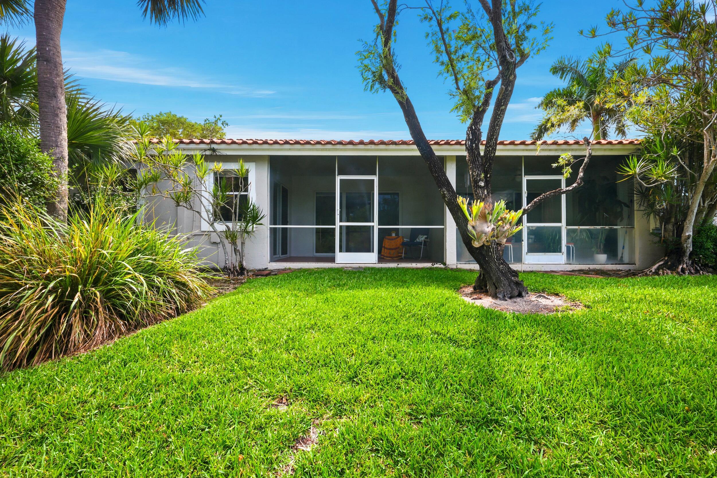 10432 Lake Vista Circle Boca Raton, FL 33498 - Photo 5 of 40 52_10432_lake_vista_cir_boca_raton_fl_33