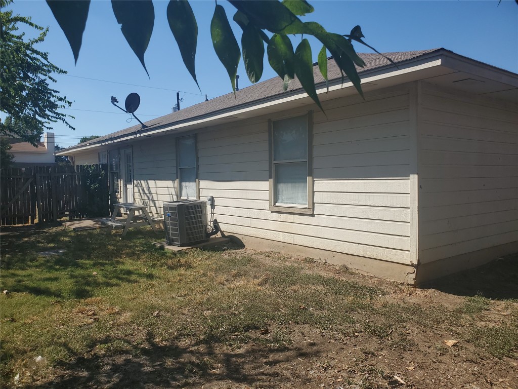 2221 Creekside Lane, Unit B Georgetown, TX 78626 - Photo 27 of 33 Back of house