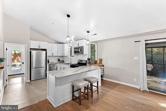 $2,195 | 862 Carrier Drive, Strasburg, VA 22657