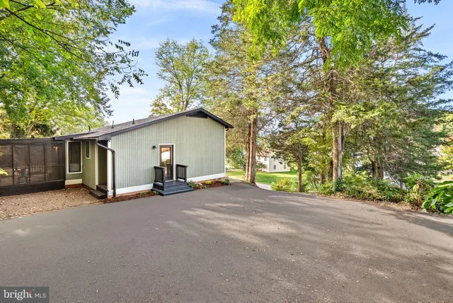 $2,195 | 862 Carrier Drive, Strasburg, VA 22657