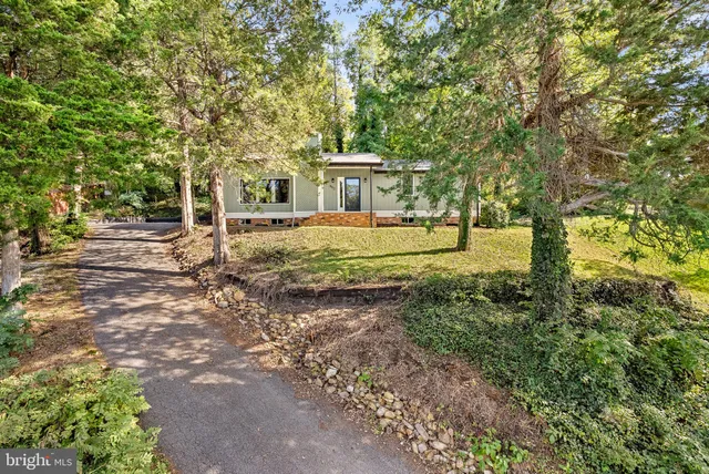 $2,195 | 862 Carrier Drive, Strasburg, VA 22657