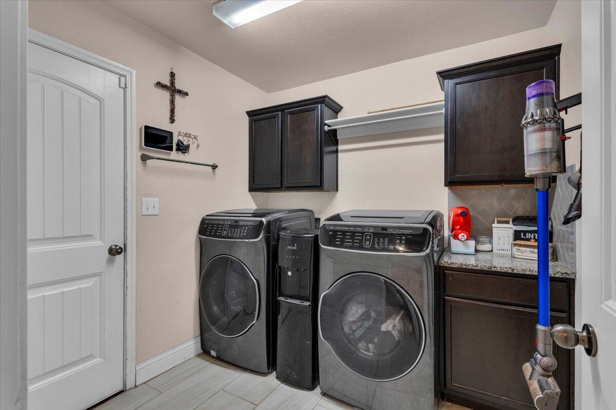 3641 Ridgely Avenue Lubbock, TX 79407 - Photo 26 of 32 a utility room with dryer and washer