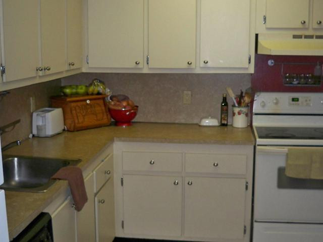 6195 Rock Island Road, Unit 115 Tamarac, FL 33319 - Photo 2 of 12 Kitchen