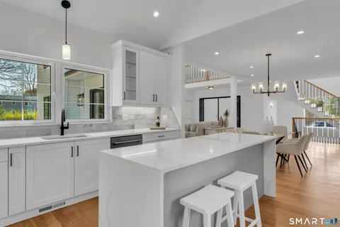 $1,700,000 | 539 A Boston Street, Guilford, CT 06437