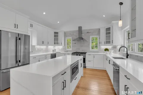 $1,700,000 | 539 A Boston Street, Guilford, CT 06437