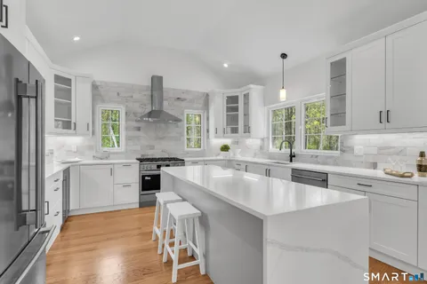 $1,700,000 | 539 A Boston Street, Guilford, CT 06437