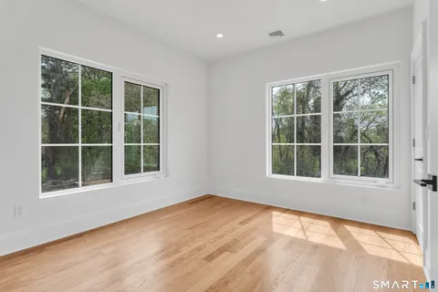 $1,700,000 | 539 A Boston Street, Guilford, CT 06437