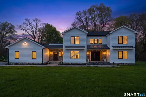 $1,700,000 | 539 A Boston Street, Guilford, CT 06437