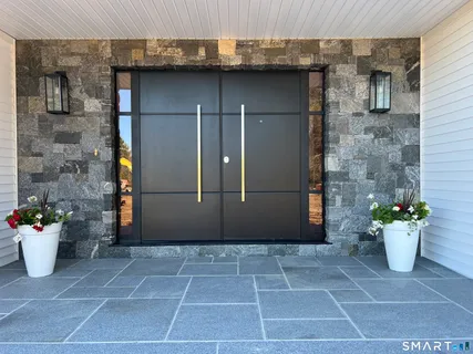 $1,700,000 | 539 A Boston Street, Guilford, CT 06437