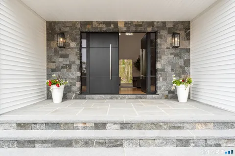 $1,700,000 | 539 A Boston Street, Guilford, CT 06437