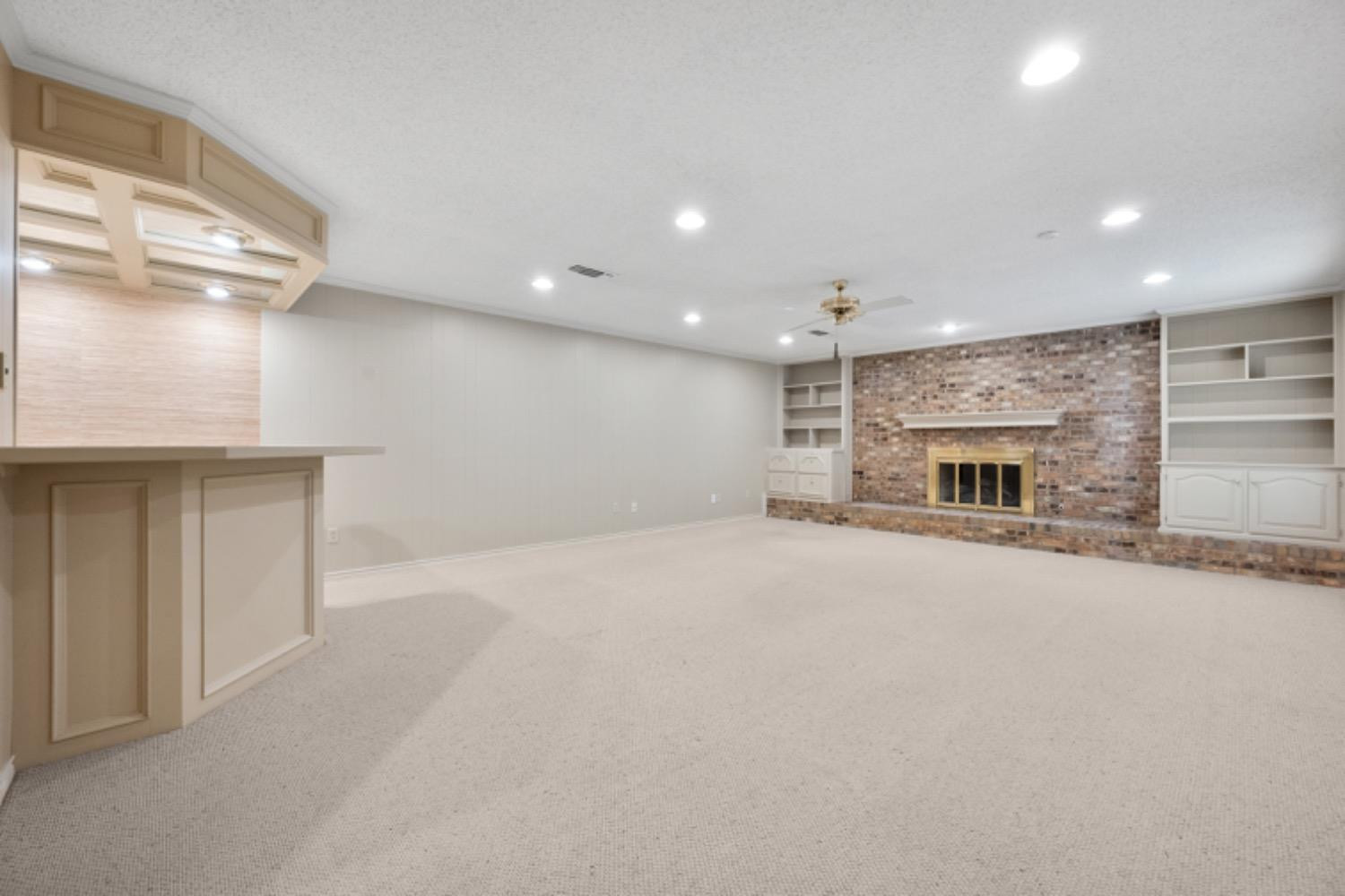 4611 93rd Street Lubbock, TX 79424 - Photo 25 of 42 Second living area