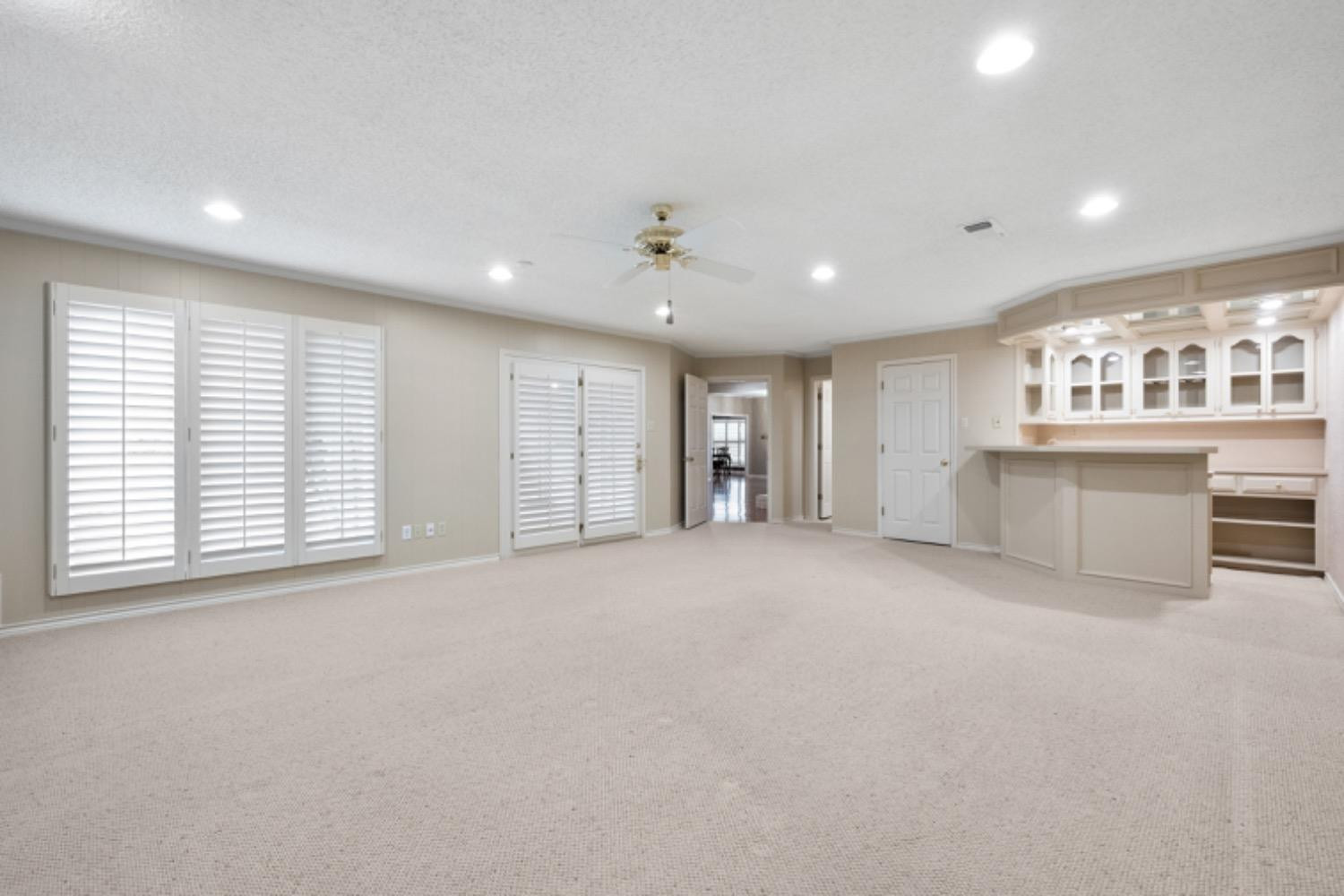 4611 93rd Street Lubbock, TX 79424 - Photo 26 of 42 Second living area