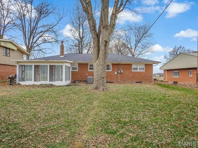 $190,000 | 708 Meadow Drive, Red Bud, IL 62278