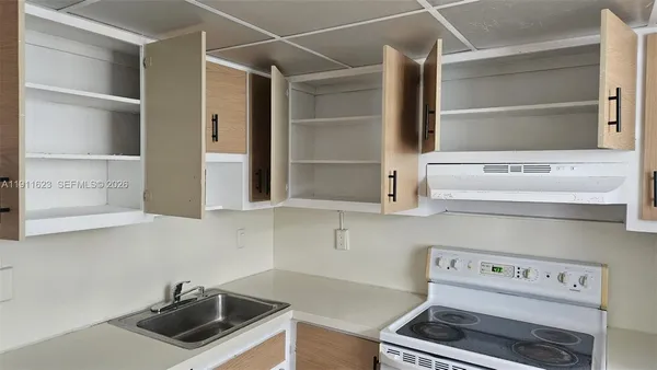 $1,390 | 15600 Northwest 7th Avenue, Unit 405, Miami, FL 33169