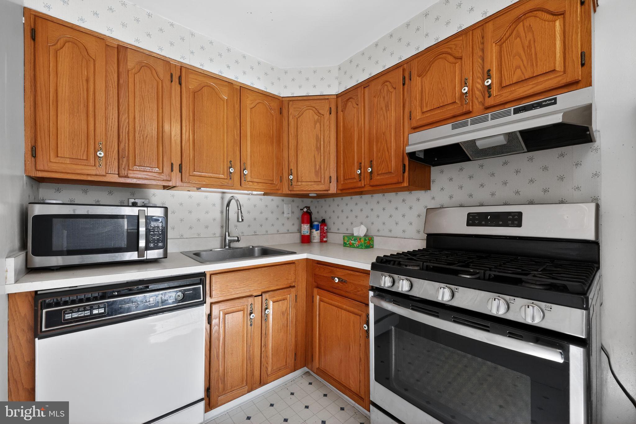 422 Rively Avenue Collingdale, PA 19023 - Photo 21 of 36