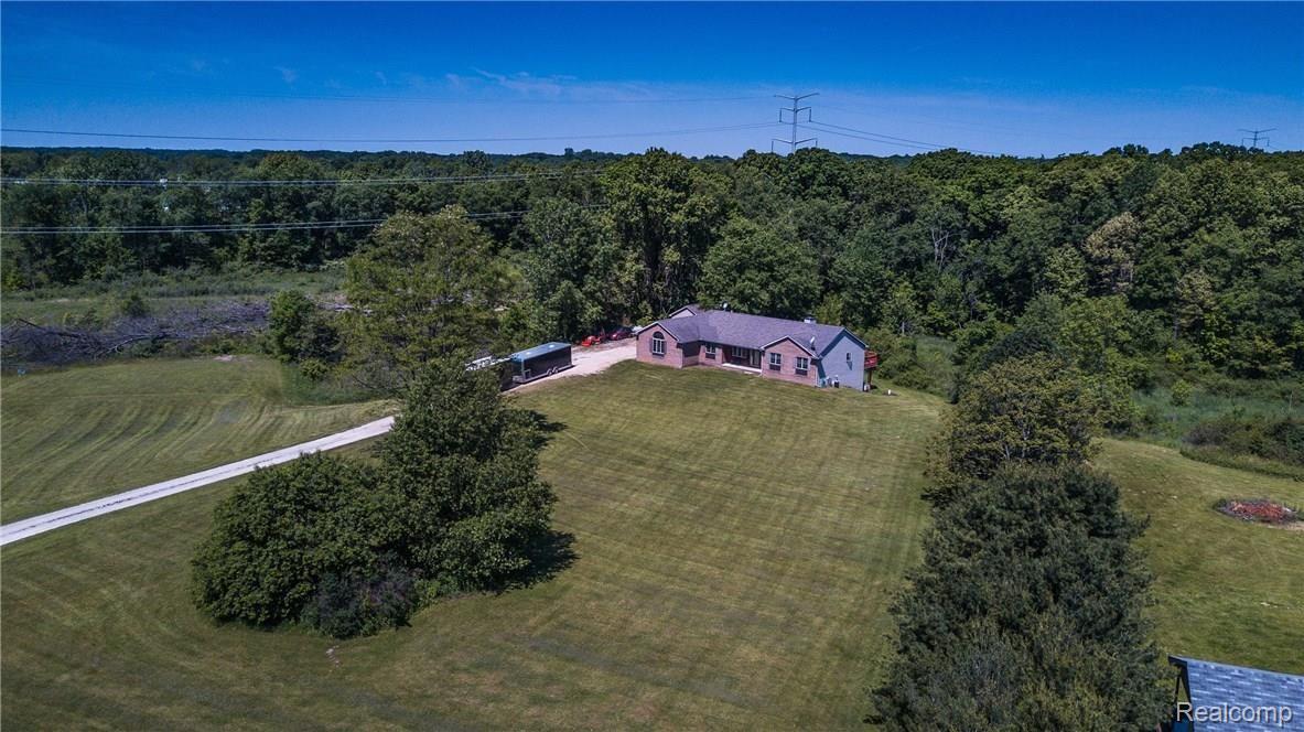5886 Lange Road Howell, MI 48843 - Photo 5 of 14 3.jpg