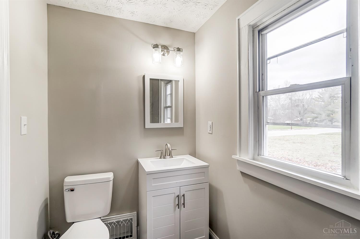 409 Burton Road Middletown, OH 45044 - Photo 21 of 26 Gallery Image 21
