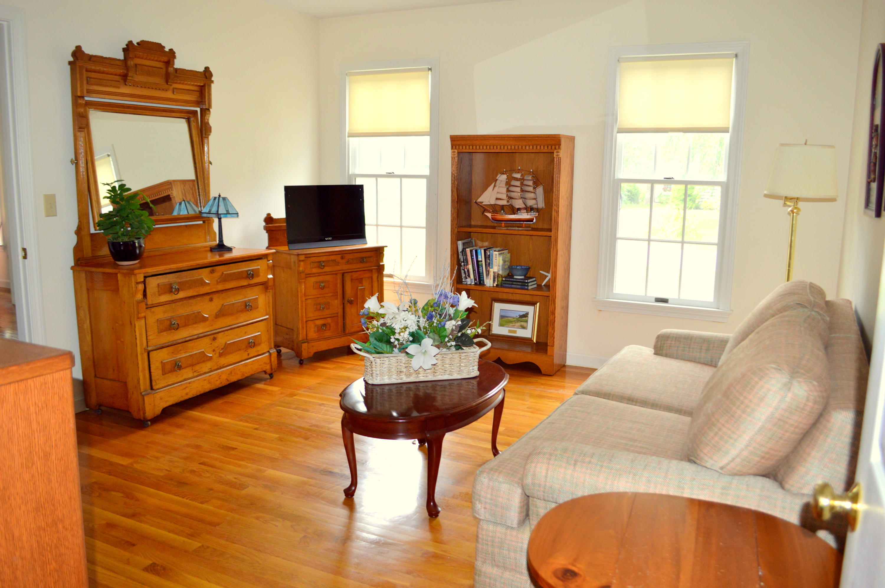 13 Osborne Road West Harwich, MA 02671 - Photo 23 of 40 den flower table