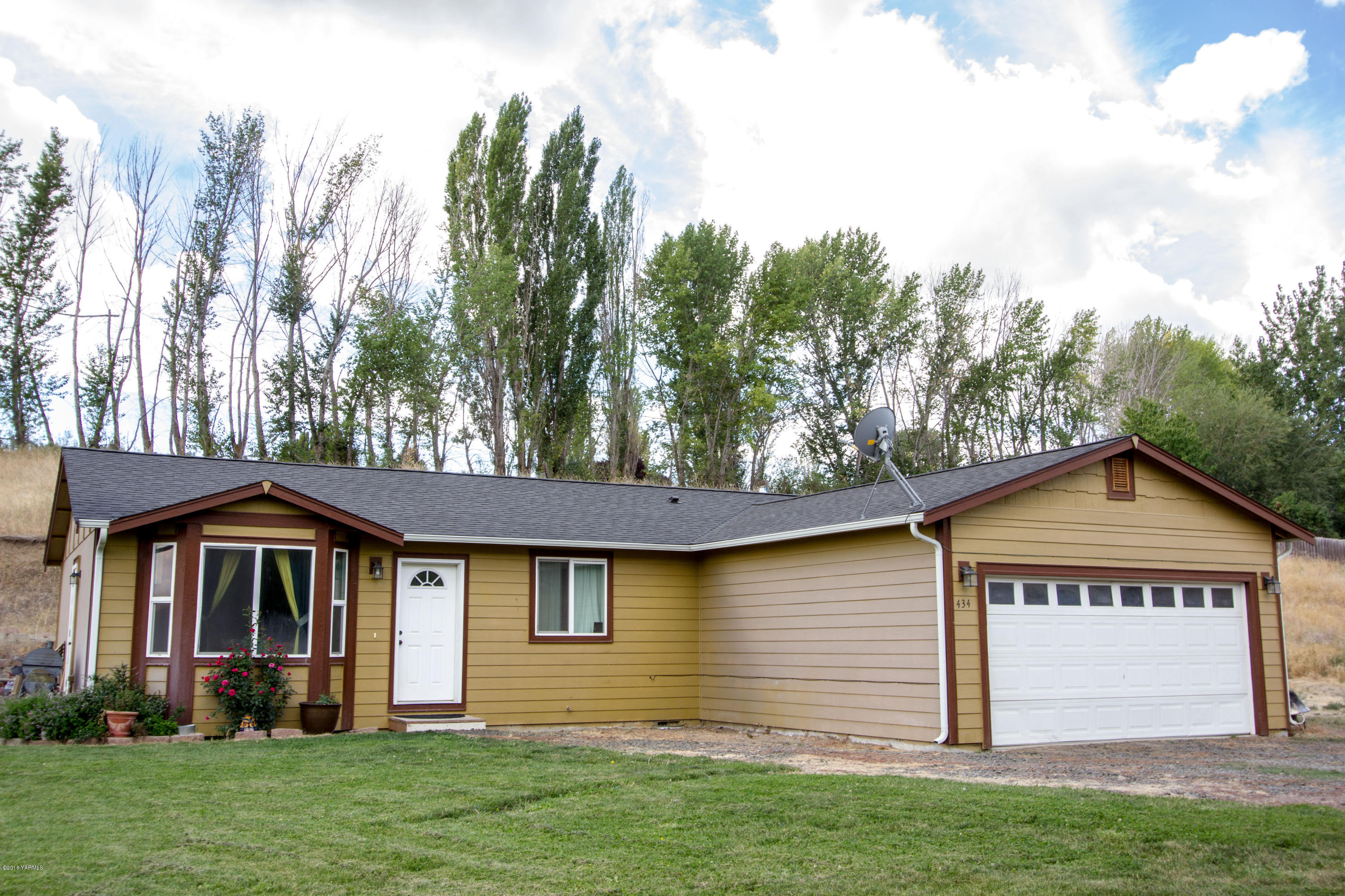 434 West Canyon Road Yakima, WA 98908 - Photo 1 of 23 a front view of a house with a yard and garage