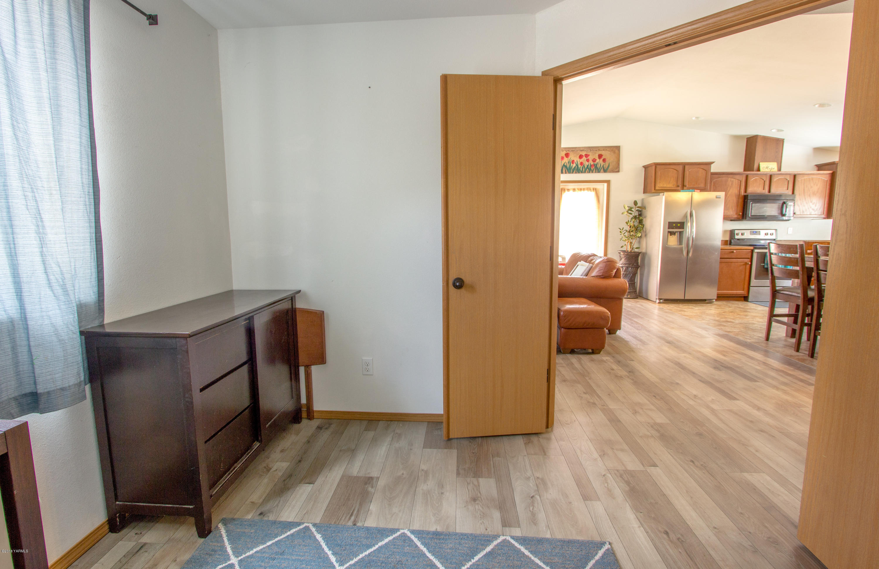434 West Canyon Road Yakima, WA 98908 - Photo 22 of 23 a view of a living room and hardwood floor