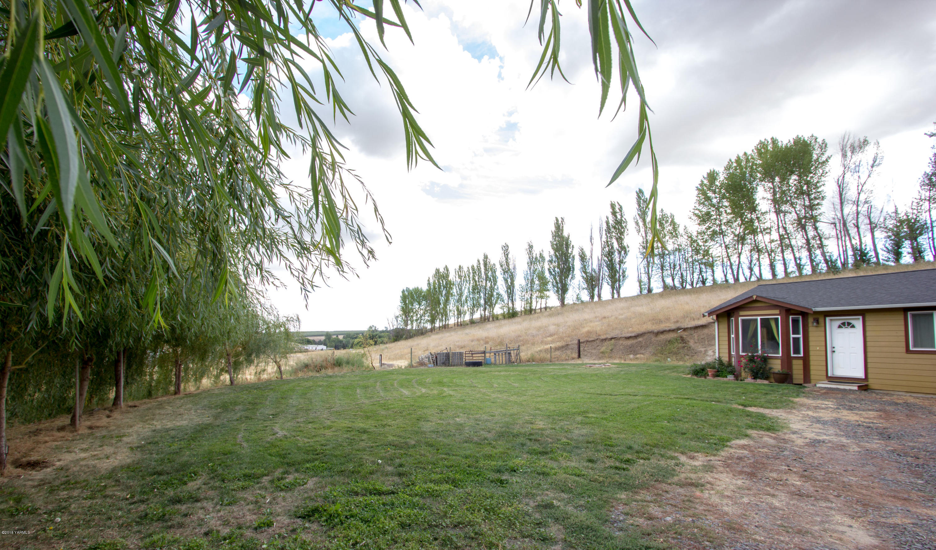 434 West Canyon Road Yakima, WA 98908 - Photo 5 of 23 a view of house with a yard