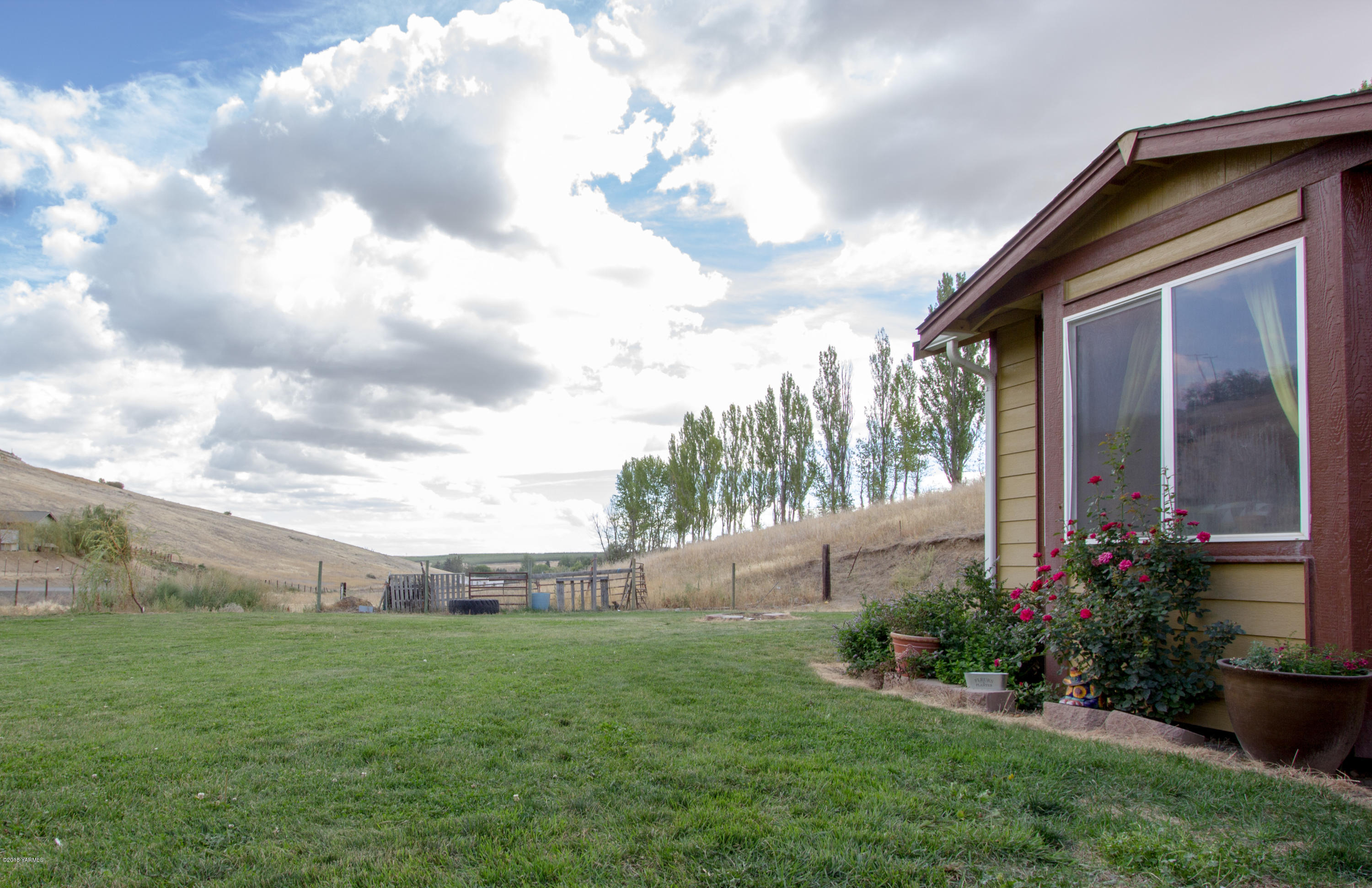 434 West Canyon Road Yakima, WA 98908 - Photo 8 of 23 a view of a house with a yard