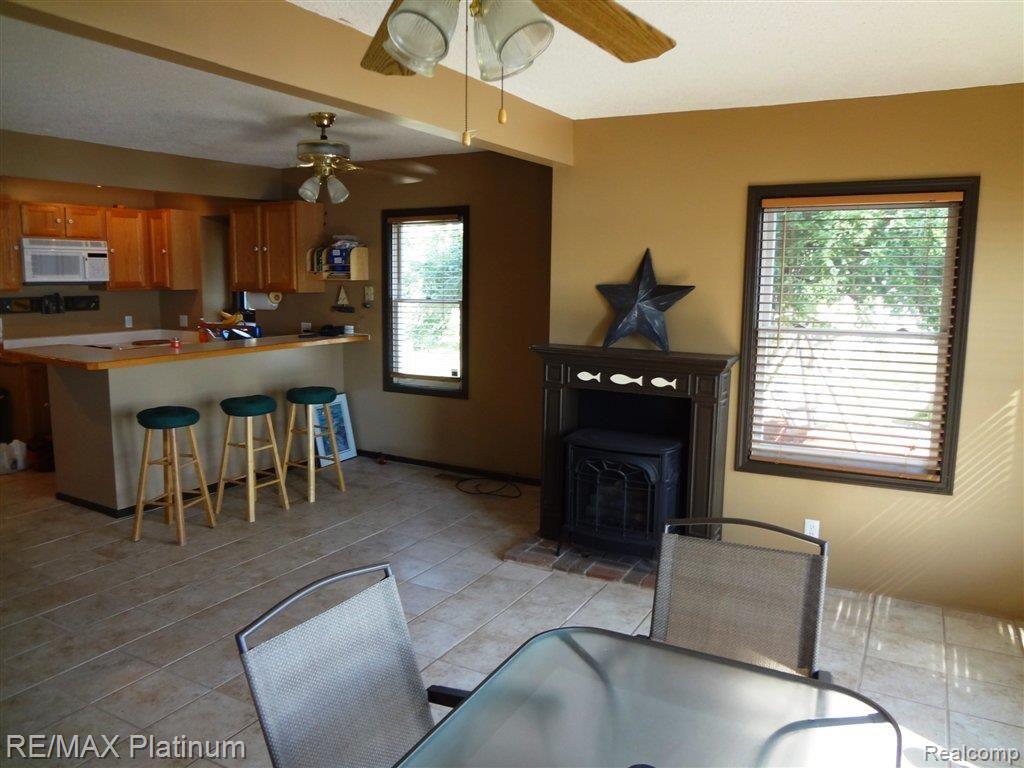 3580 Rush Lake Road Pinckney, MI 48169 - Photo 9 of 24 Living Room