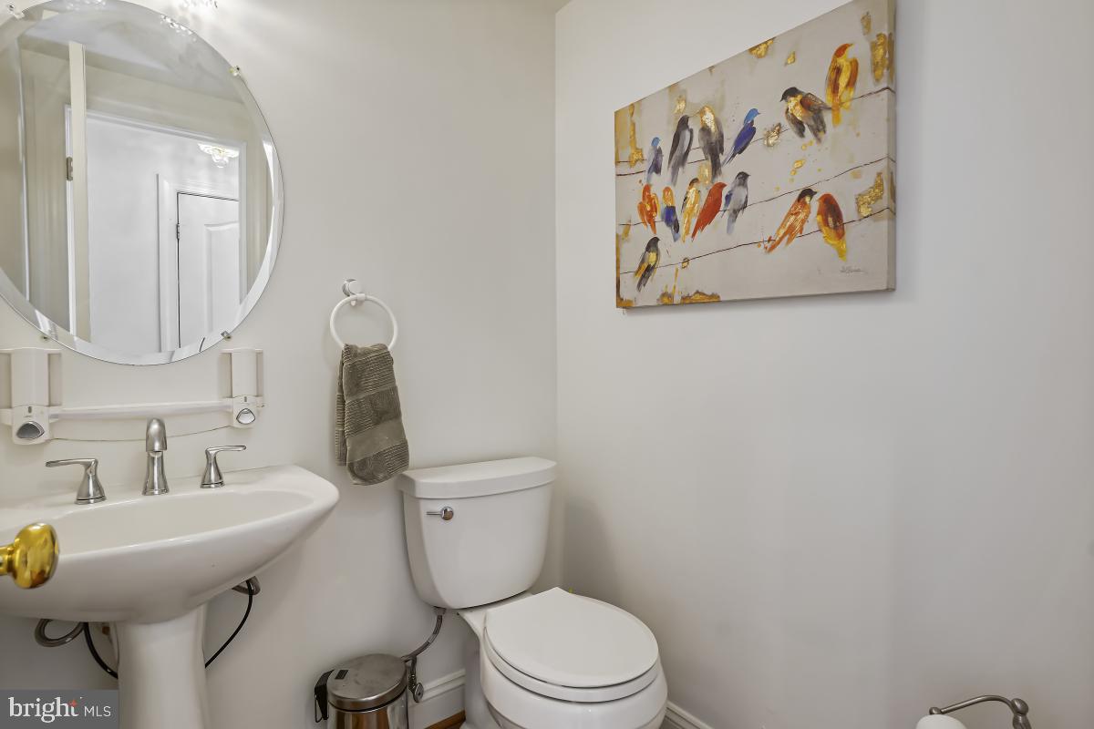 6811 Rannoch Road Bethesda, MD 20817 - Photo 12 of 33