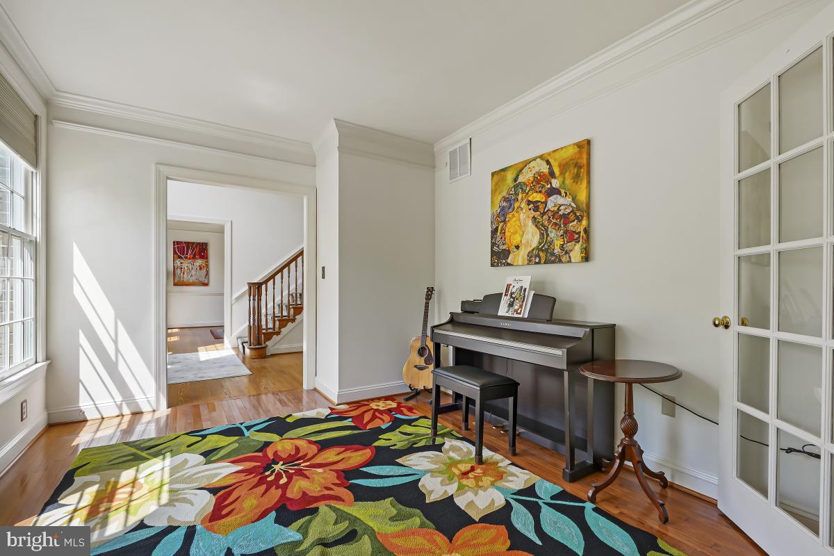 6811 Rannoch Road Bethesda, MD 20817 - Photo 13 of 33