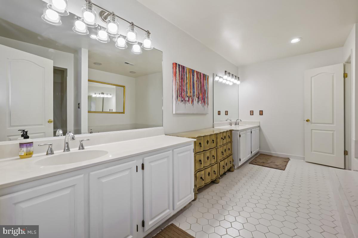 6811 Rannoch Road Bethesda, MD 20817 - Photo 25 of 33