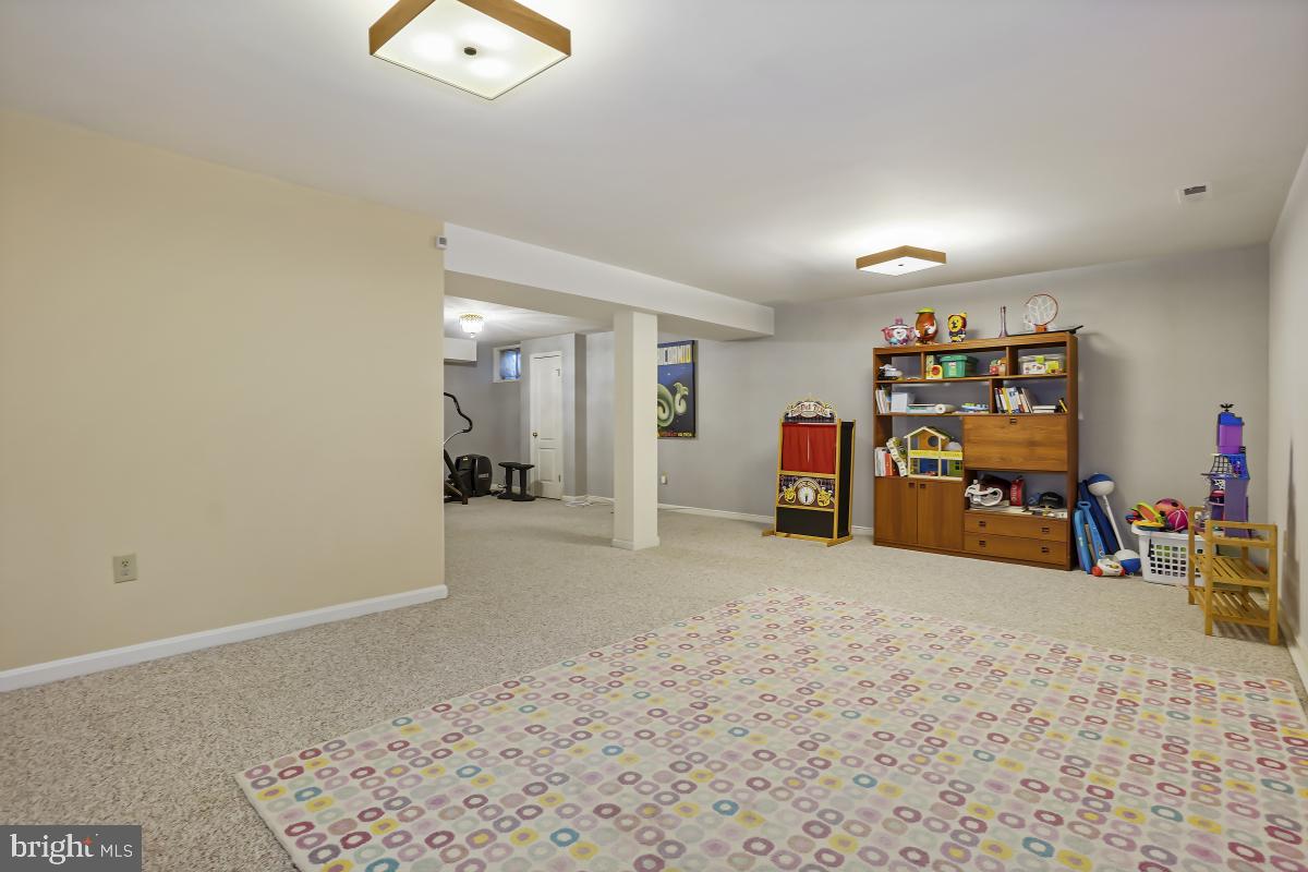 6811 Rannoch Road Bethesda, MD 20817 - Photo 29 of 33