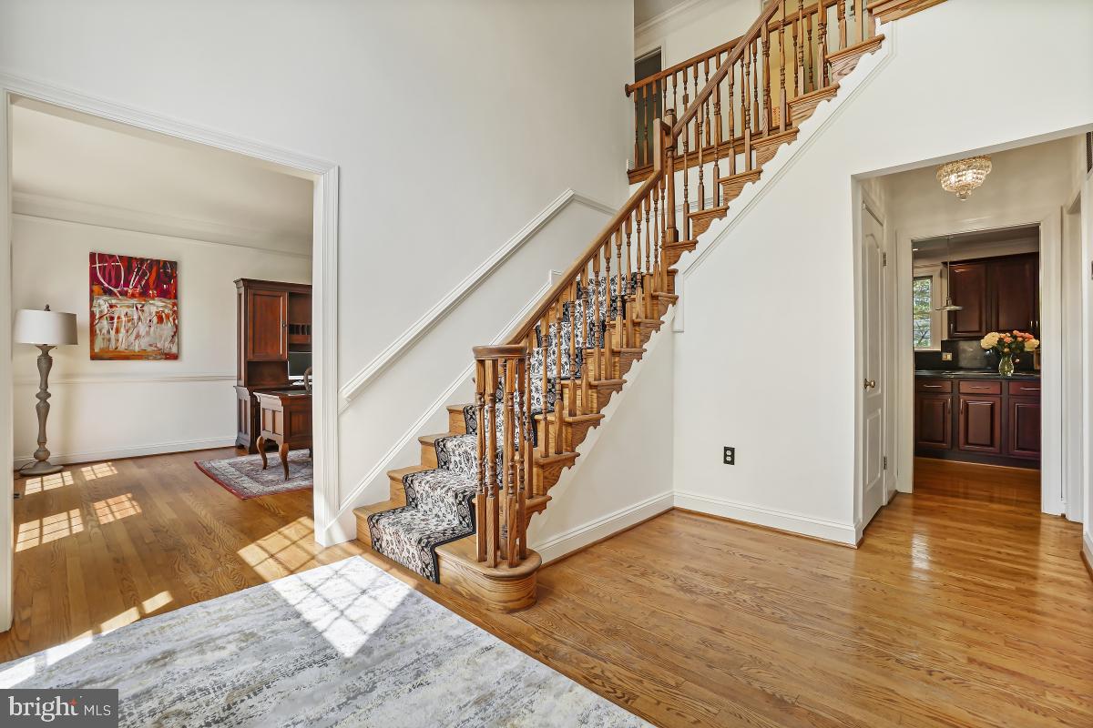 6811 Rannoch Road Bethesda, MD 20817 - Photo 3 of 33